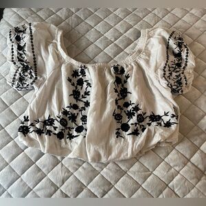 American Eagle Outfitters White and Black Floral Crop Top